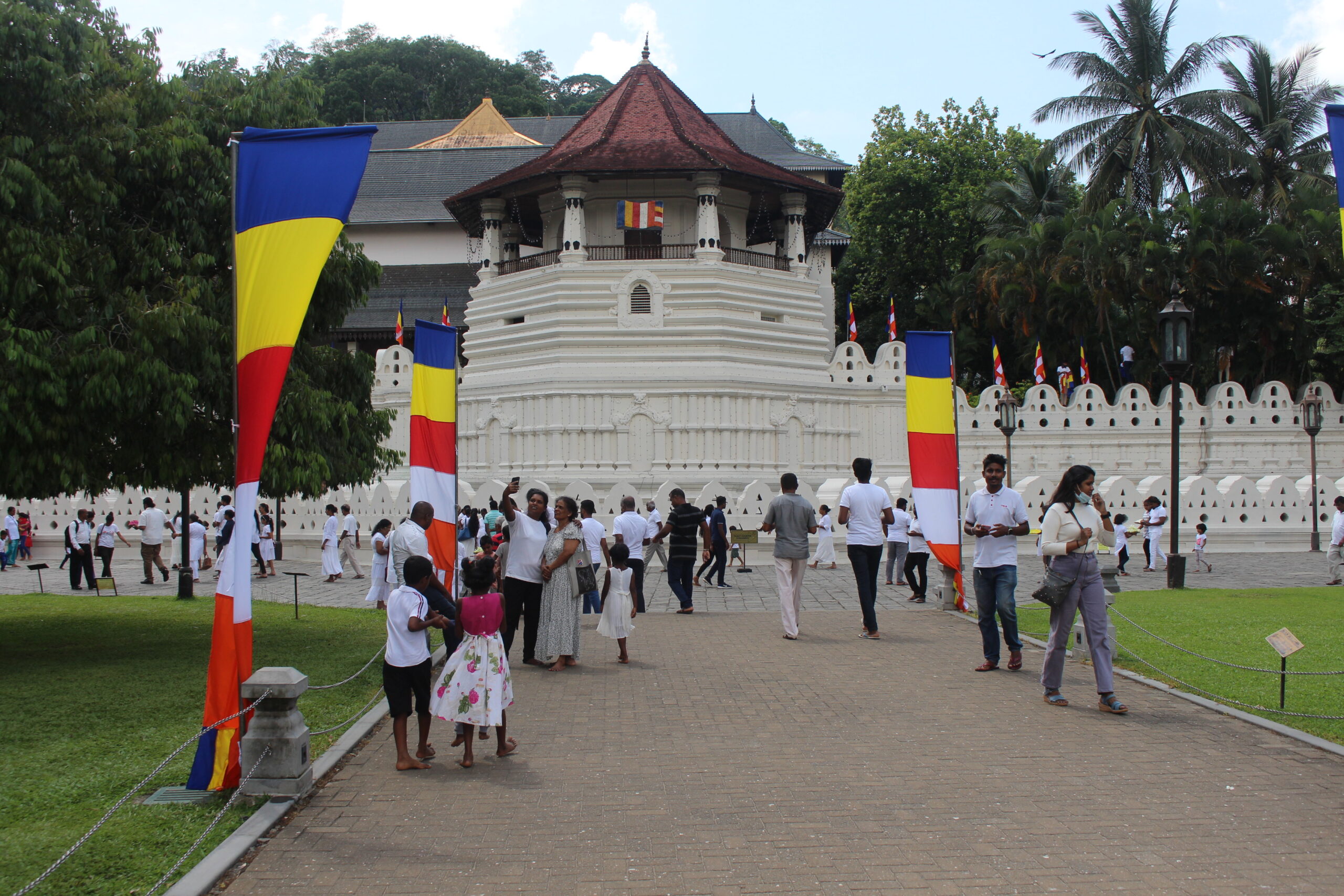 front view of dalada maligawa