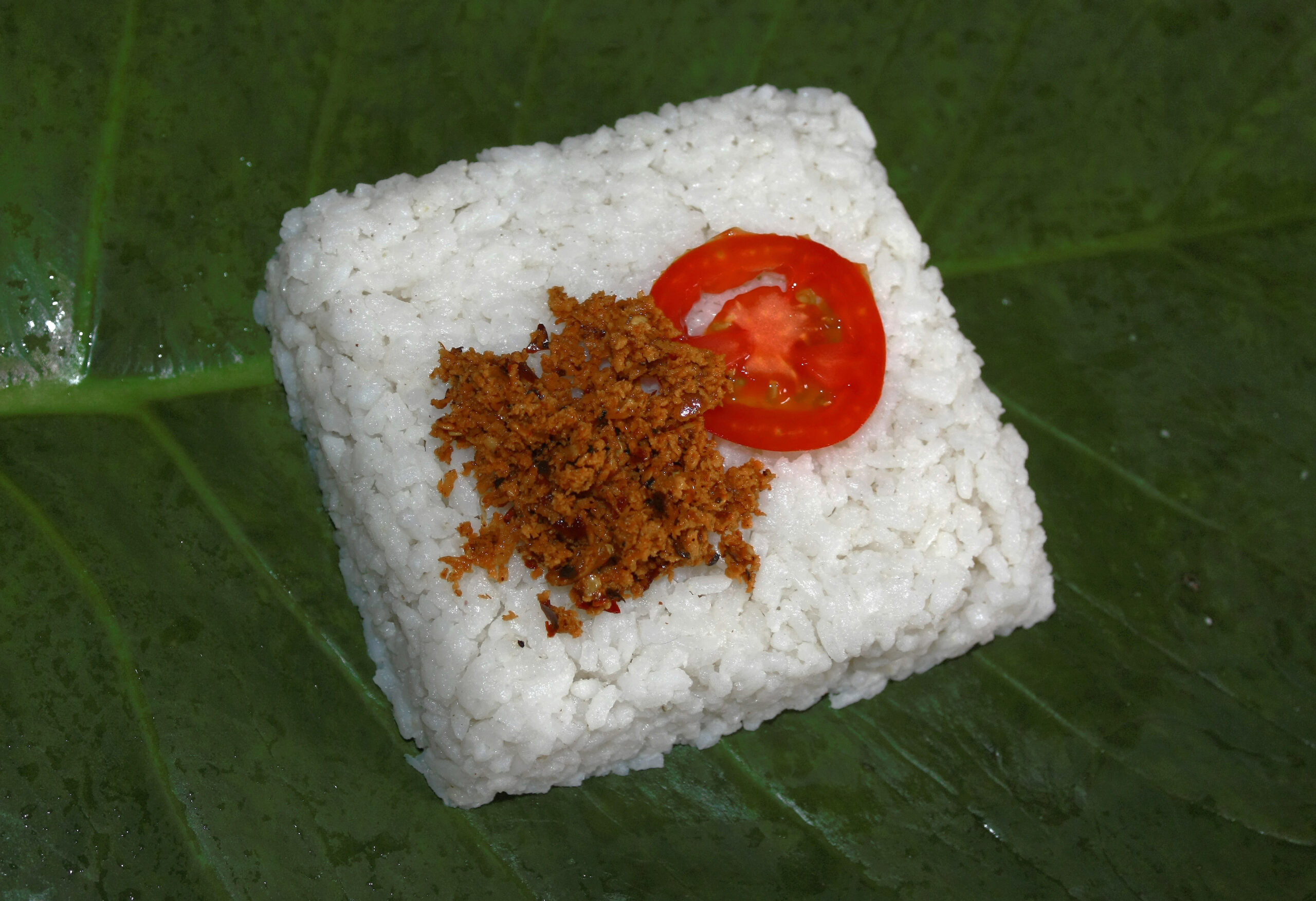 picture of kiribath or milkrice with chilli sambol